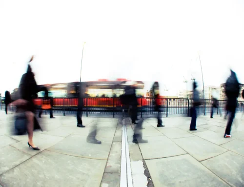 Coriorretinopatía serosa central: señales de alarma y evaluación macular